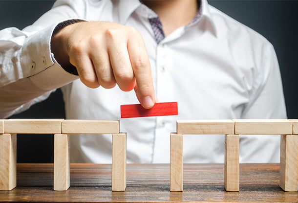 photo: completing the construction of a wooden block bridge (iStockphoto)